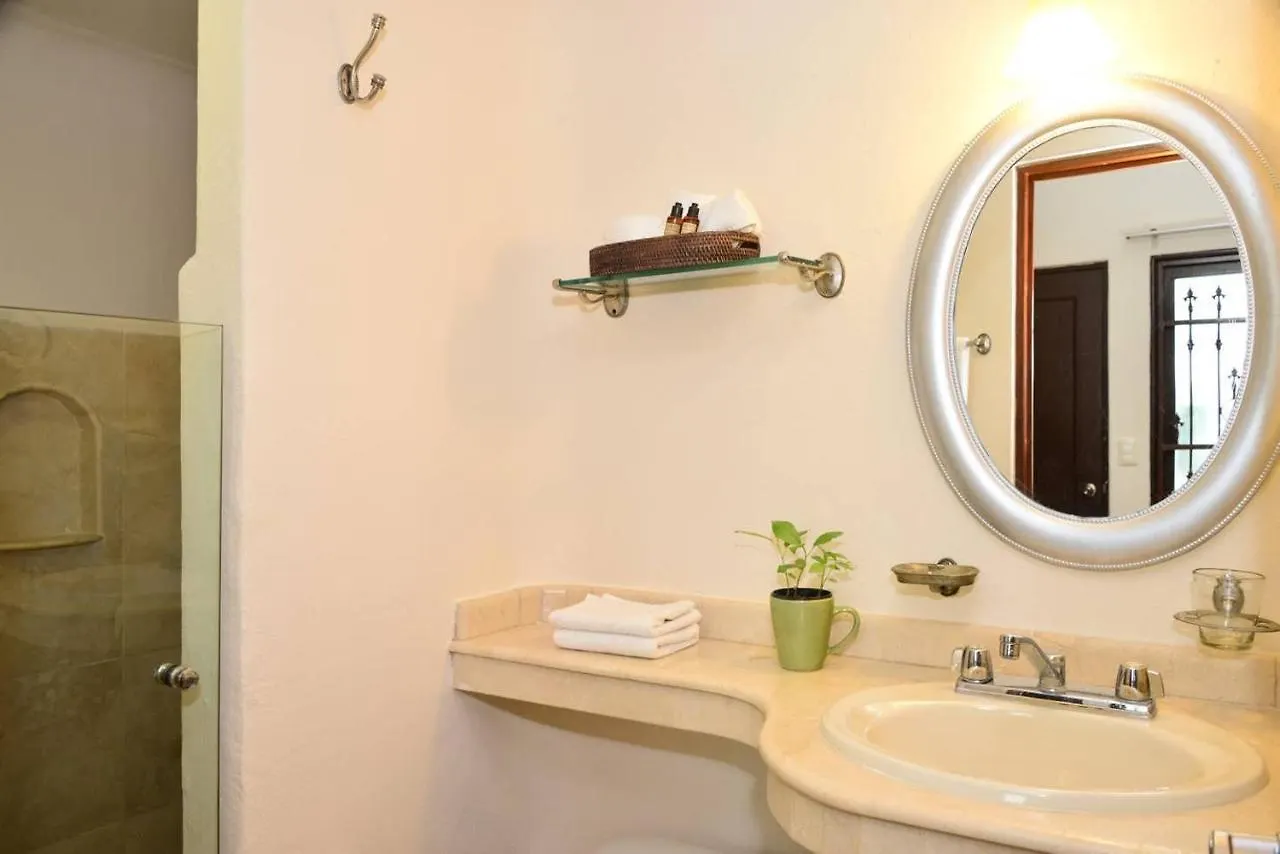 Blue Palms Suites, Pool Onsite, Steps To The Beach & 5Th Ave Playa del Carmen Apartment