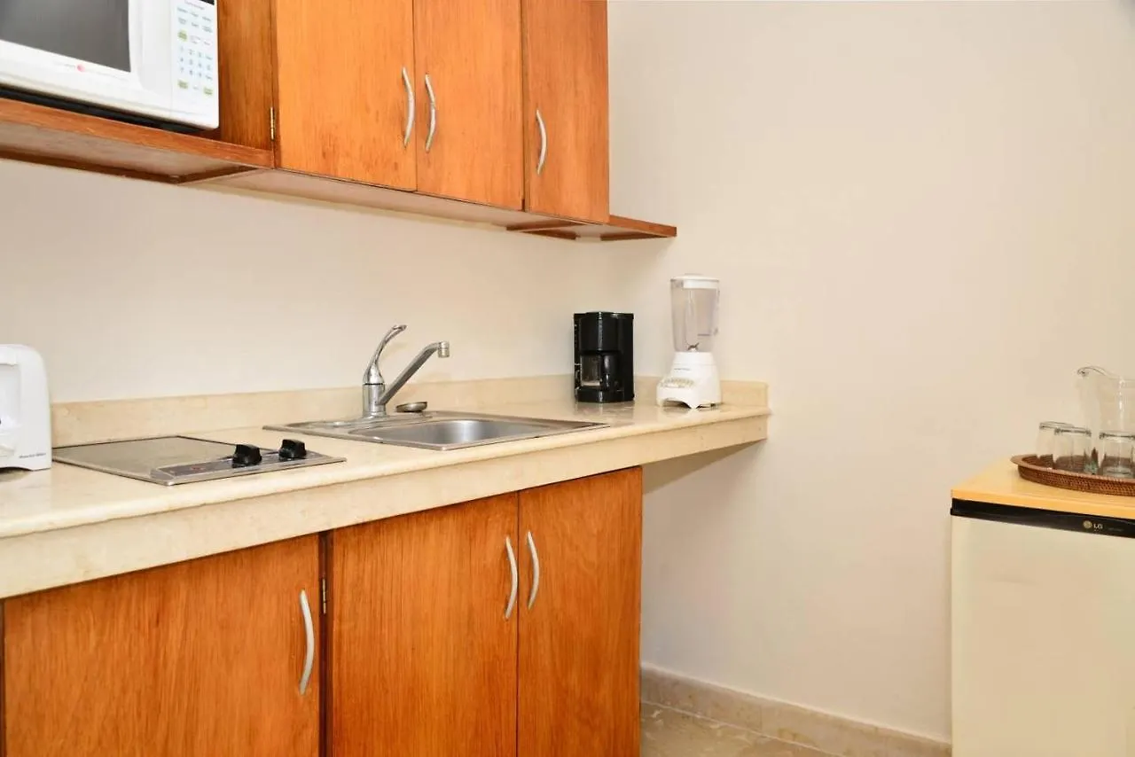Blue Palms Suites, Pool Onsite, Steps To The Beach & 5Th Ave Playa del Carmen Mexico
