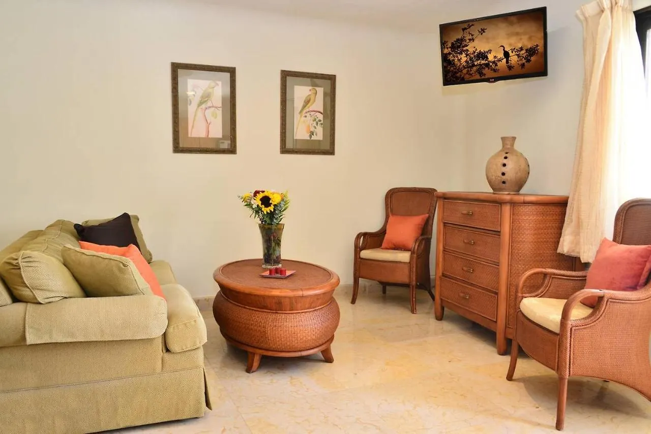 Blue Palms Suites, Pool Onsite, Steps To The Beach & 5Th Ave Playa del Carmen Apartment