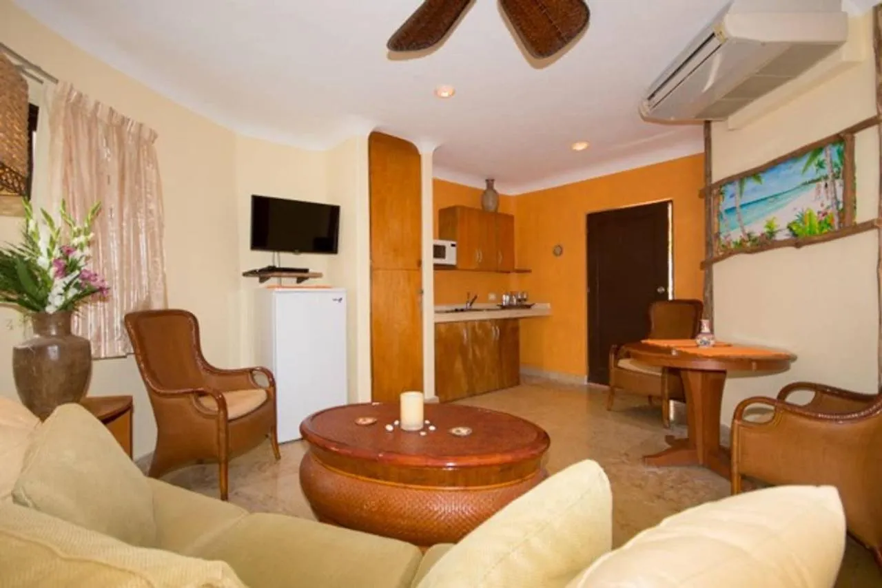 Blue Palms Suites, Pool Onsite, Steps To The Beach & 5Th Ave Playa del Carmen Apartment