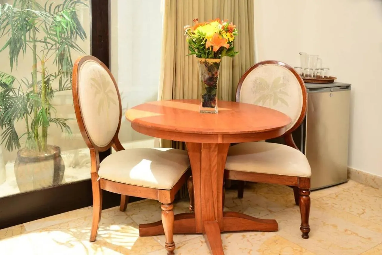 Blue Palms Suites, Pool Onsite, Steps To The Beach & 5Th Ave Playa del Carmen 0*,  Mexico