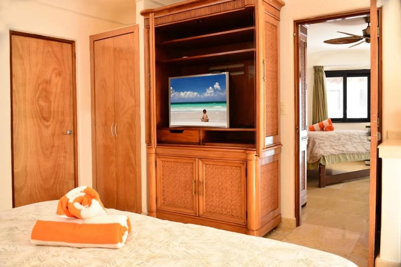 Blue Palms Suites, Pool Onsite, Steps To The Beach & 5Th Ave Playa del Carmen Apartment