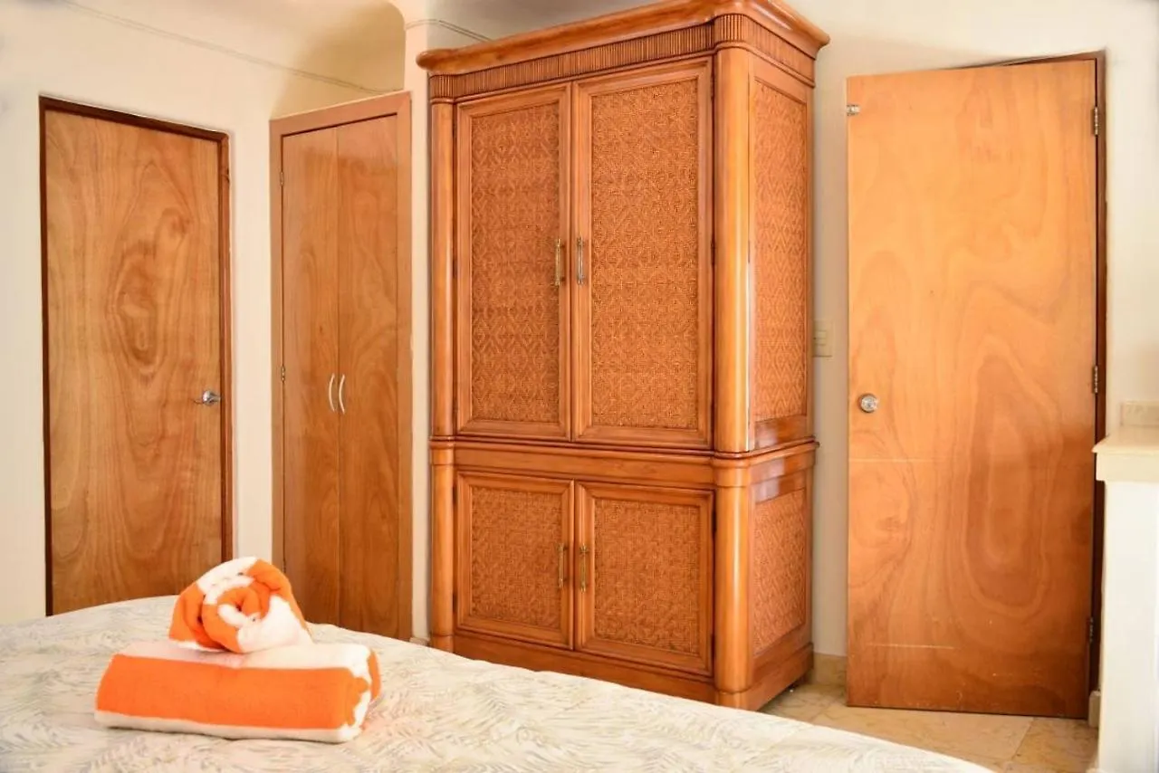 Blue Palms Suites, Pool Onsite, Steps To The Beach & 5Th Ave Playa del Carmen Apartment