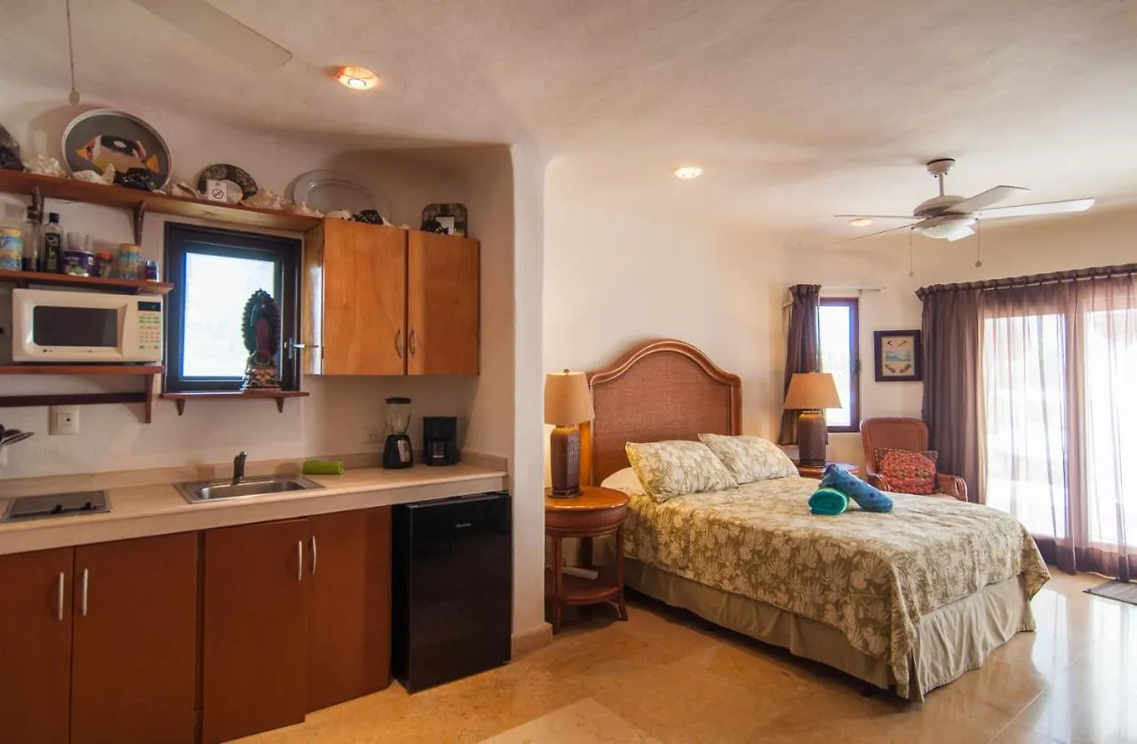 Blue Palms Suites, Pool Onsite, Steps To The Beach & 5Th Ave Playa del Carmen Apartment