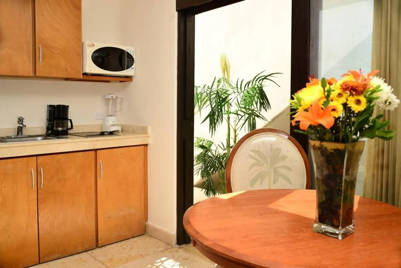 Blue Palms Suites, Pool Onsite, Steps To The Beach & 5Th Ave Playa del Carmen Apartment