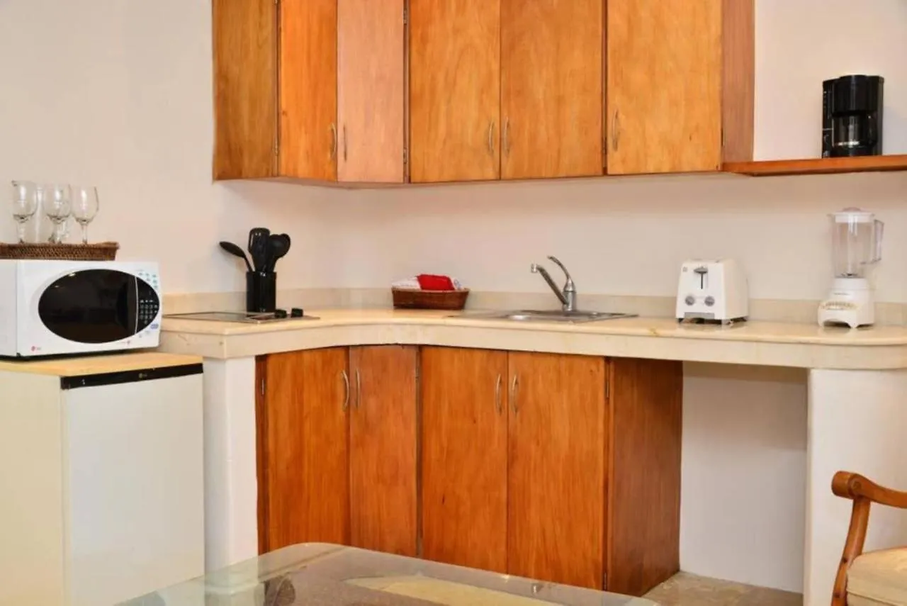 Blue Palms Suites, Pool Onsite, Steps To The Beach & 5Th Ave Playa del Carmen Apartment